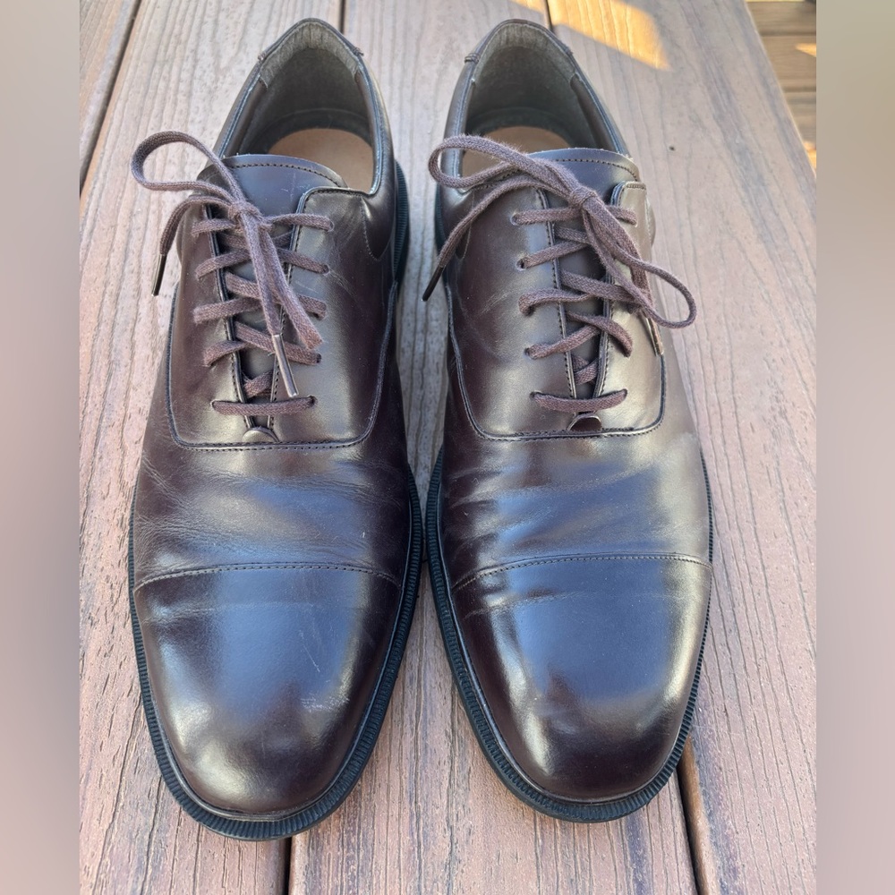 Men’s size 13 brown leather dress shoes. Capital by Rockport.